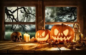 5 Unique Ways to Decorate Your House Windows during Halloween Decorate Your House Windows during Halloween